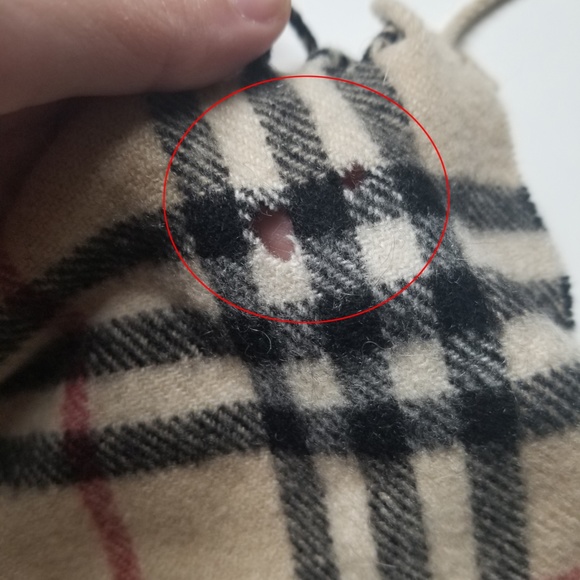 Burberry The Classic Check Cashmere Scarf *READ* - Picture 3 of 6